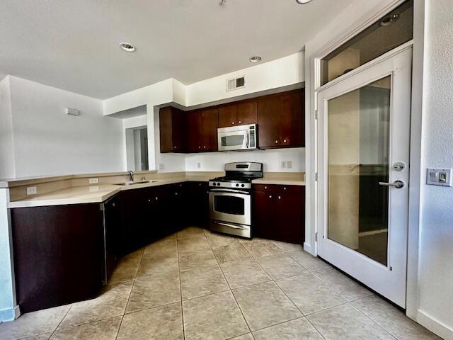 870 E Palm Canyon Drive, Palm Springs CA: https://media.crmls.org/mediaz/94ed4821-d5b9-40a9-bc12-ca7ca9d07252.jpg