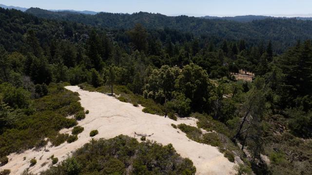 10001 West Drive, Felton CA: https://media.crmls.org/mediaz/94ee005c-8e08-4388-9be4-1364fe7364b3.jpg