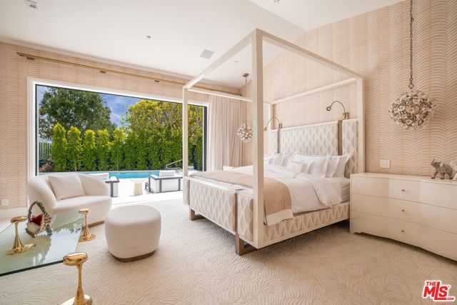 1445 Via Cresta, Pacific Palisades CA: https://media.crmls.org/mediaz/94ee738d-1599-4d76-bba7-8e55028e1030.jpg