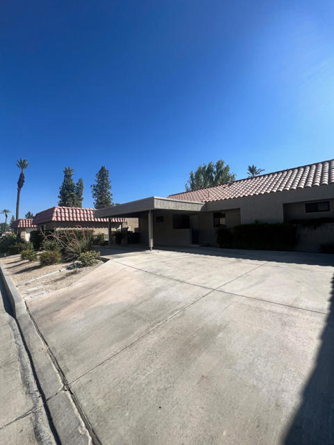 40513 Bay Hill Way, Palm Desert CA: https://media.crmls.org/mediaz/94eea920-5d1b-4e7c-99c2-1a7f12f9fa74.jpg