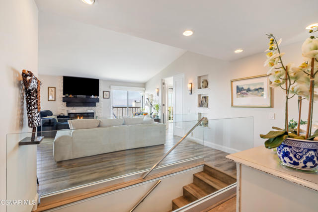 6766 Las Olas Way, Malibu CA: https://media.crmls.org/mediaz/94ef641d-5cc3-4f89-83f0-0d3c53d48470.jpg