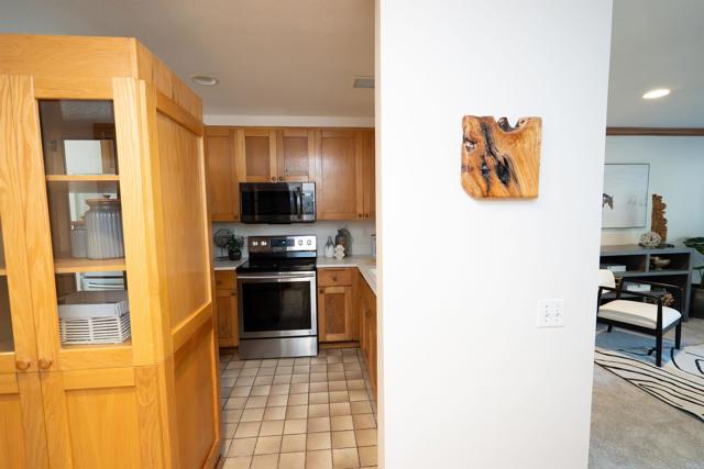 Detail Gallery Image 8 of 25 For 8840 Villa La Jolla Dr #203,  San Diego,  CA 92037 - 2 Beds | 2 Baths