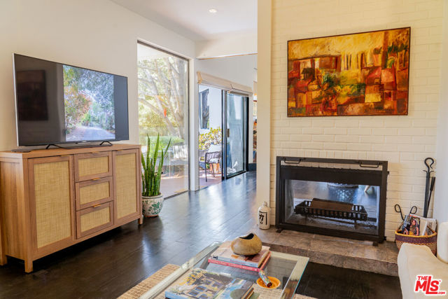 1 Colina Drive, Topanga CA: https://media.crmls.org/mediaz/94f03708-d8a0-4dd0-b1e2-0b58b4fa450b.jpg