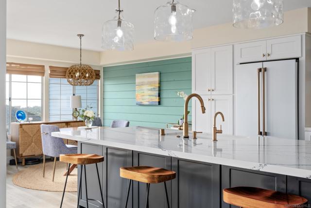 579 Hygeia Ave, Encinitas CA: https://media.crmls.org/mediaz/94f0f878-d99b-4cf9-9e20-e349ea12e679.jpg