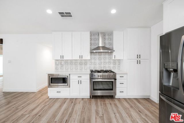 5614 Ponce Avenue, Woodland Hills CA: https://media.crmls.org/mediaz/94f0f9f2-58e0-4f38-96ca-52de2ed10918.jpg