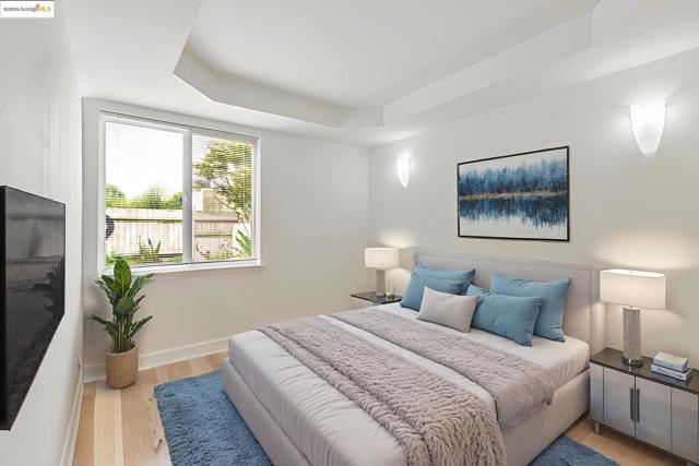 2033 Clement St, San Francisco CA: https://media.crmls.org/mediaz/94f10b5a-7d4d-4205-a04f-438c8dddd9f0.jpg