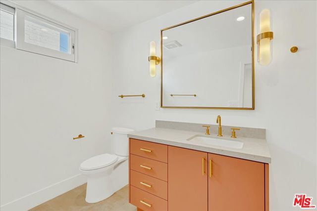 210 S Hamilton Drive, Beverly Hills CA: https://media.crmls.org/mediaz/94f1164e-1612-44e7-9a32-917ba0671a0e.jpg