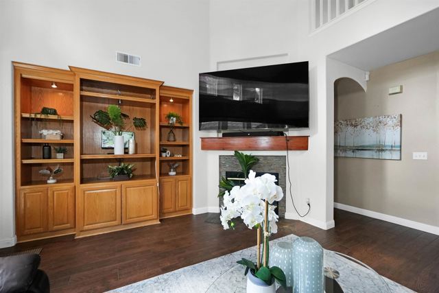 Image 11 of 44 For 327 Brookview Way