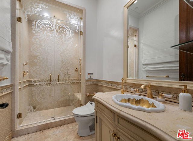 1021 N Crescent Drive, Beverly Hills CA: https://media.crmls.org/mediaz/94f1f4c4-78ac-4283-89e8-ec84629c01b6.jpg