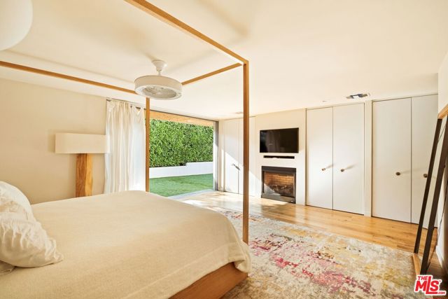 6641 Bedford Avenue, Los Angeles CA: https://media.crmls.org/mediaz/94f2eaae-9607-4a6d-adfd-0d471834001e.jpg