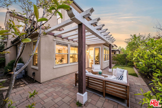 66 Rembrandt, Irvine CA: https://media.crmls.org/mediaz/94f2edd5-2ac0-4e78-9b99-cfd06d52441d.jpg