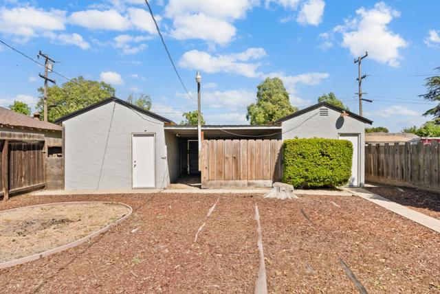 553 Line Street, Hollister CA: https://media.crmls.org/mediaz/94f37b71-1717-47cf-9edc-7f3ecd3effb6.jpg