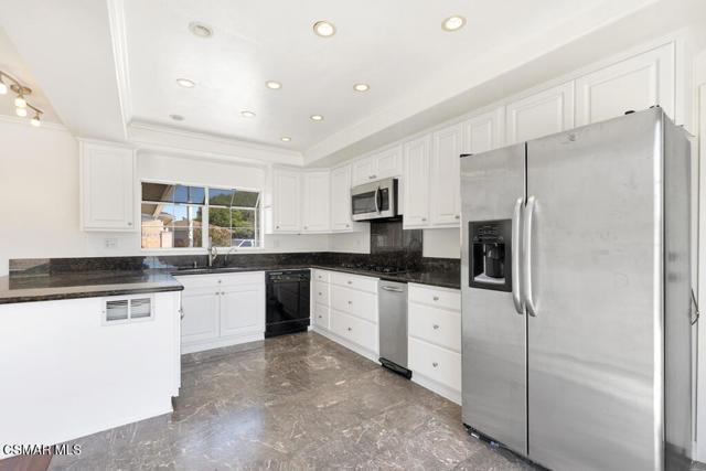 818 N Lois Avenue, Newbury Park CA: https://media.crmls.org/mediaz/94f3cb0b-3d97-4bac-82b9-a4d3da3fc983.jpg