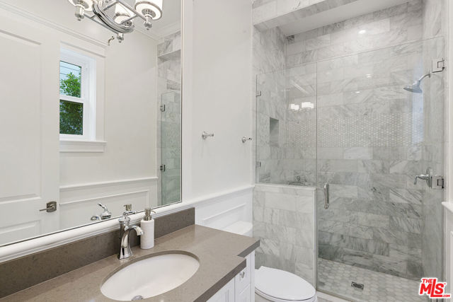 Office/bedroom bathroom