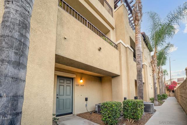 5439 Soho View Ter, San Diego CA: https://media.crmls.org/mediaz/94f56927-bde0-4732-8a08-29a6a1d621b7.jpg