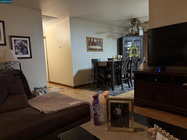 2306 River Ct, Delano CA: https://media.crmls.org/mediaz/94f580ff-7a41-4529-a847-fe653207c13e.jpg