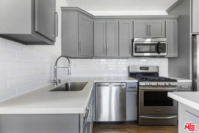 1404 Maltman Avenue, Los Angeles CA: https://media.crmls.org/mediaz/94f5e786-51e8-4dc8-9867-d4a2fd9d8c05.jpg