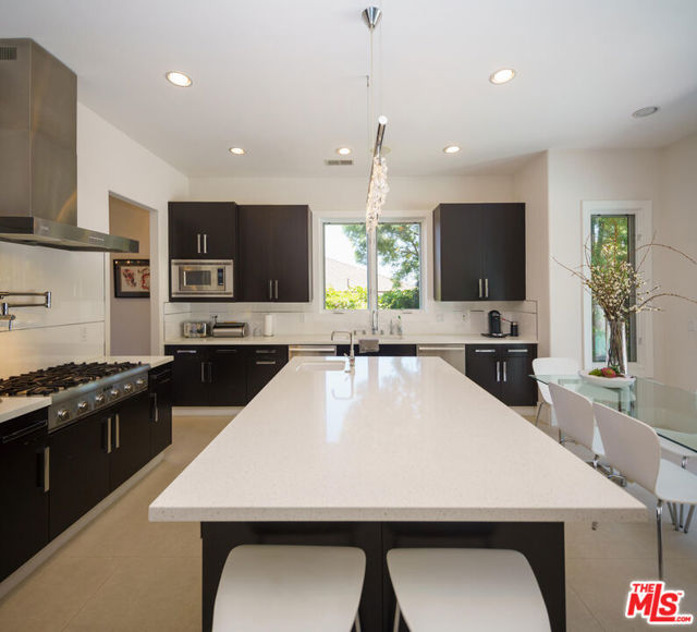 9515 Kirkside Road, Los Angeles CA: https://media.crmls.org/mediaz/94f6be16-38a6-4d69-a6d8-e65e83a761c3.jpg