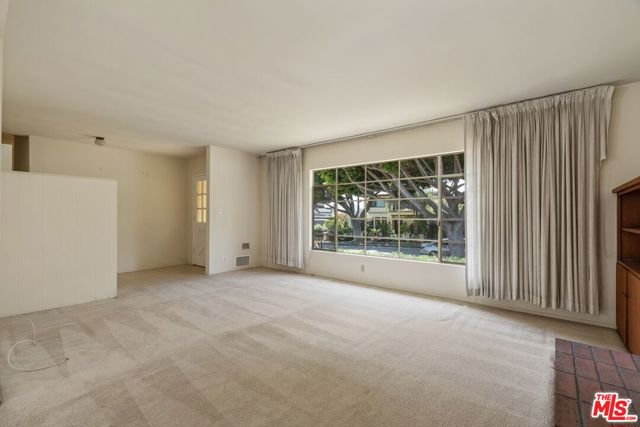1121 Yale Street photo 5