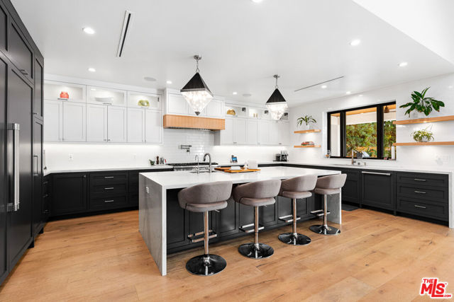 4961 Noeline Avenue, Encino CA: https://media.crmls.org/mediaz/94f81d05-497a-4dad-bb60-cfecb0434d75.jpg