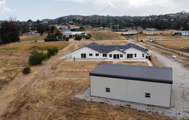 2152 Walnut St, Ramona CA: https://media.crmls.org/mediaz/94f87e99-f916-4e5e-97a5-b803613c5f8b.jpg