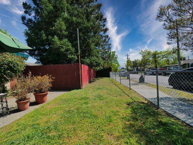 1105 Sanchez Way, Redwood City CA: https://media.crmls.org/mediaz/94f8e082-104b-485e-aca5-2e713ab19dc4.jpg