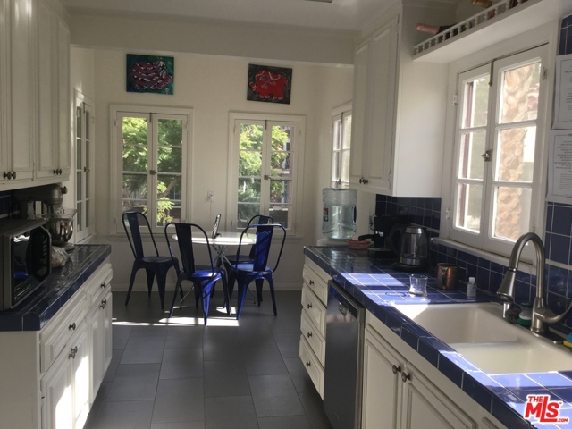 Kitchen & Breakfast Nook