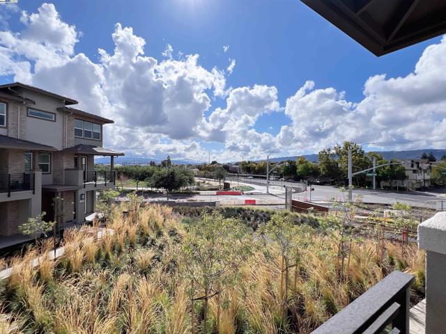 6260 Dove Ave, Dublin CA: https://media.crmls.org/mediaz/94fa6ad9-b9a2-4d4e-97c3-4a2f8c5f1385.jpg