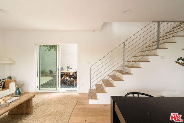 12366 Laurel Terrace Drive, Studio City CA: https://media.crmls.org/mediaz/94fabd6b-8c83-4191-acf3-50d3ee2bcb8f.jpg