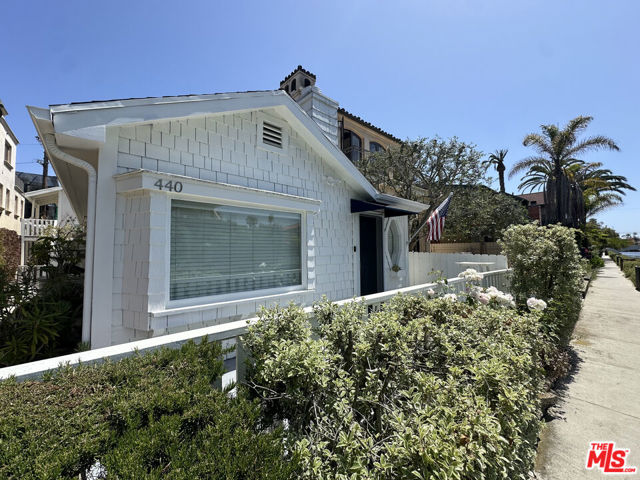 440 Howland Canal, Venice CA: https://media.crmls.org/mediaz/94fb67ae-e22c-47d9-80b0-0c9b0ebf24f1.jpg