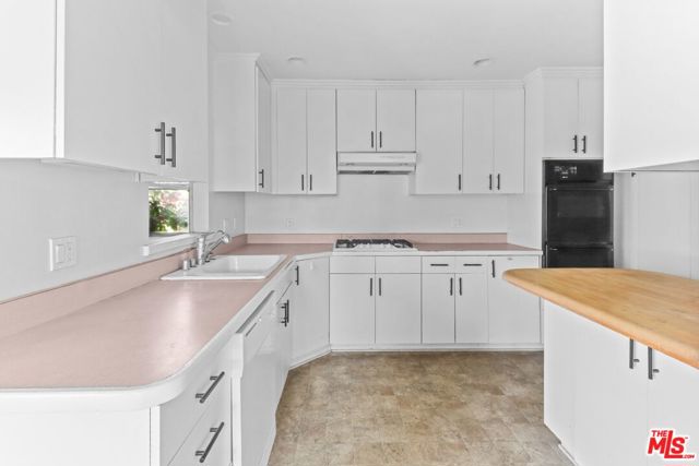 2652 Stoner Avenue, Los Angeles CA: https://media.crmls.org/mediaz/94fc30e9-8f4d-4622-bb6f-3caf721de4f5.jpg