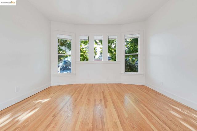 1238 12Th St, Oakland CA: https://media.crmls.org/mediaz/94fc955a-7752-4693-a3f4-fa9f45c8ff6a.jpg