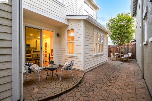 1165 Cottage Ln, Hercules CA: https://media.crmls.org/mediaz/94fcd4f5-b55d-4a04-91be-a768cc90281c.jpg