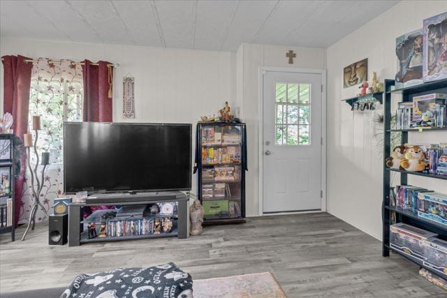 17617 Pond Derosa, Salinas CA: https://media.crmls.org/mediaz/94fd7156-d018-46c8-b163-0d9bd8f75882.jpg