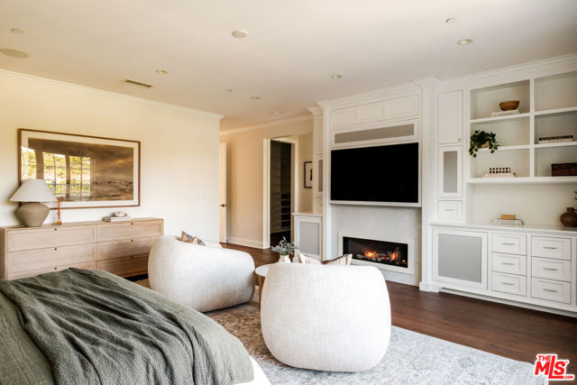 2248 Kelton Avenue, Los Angeles CA: https://media.crmls.org/mediaz/94fda2c9-cc16-4fc5-9e6d-bb06895f0498.jpg