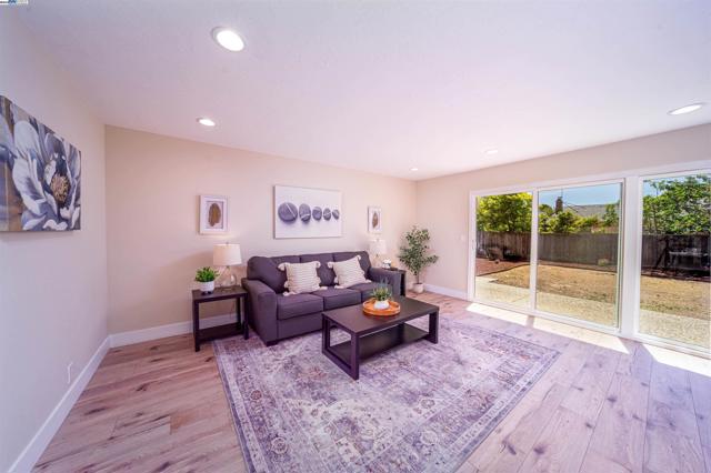 35459 Galen Pl, Fremont CA: https://media.crmls.org/mediaz/94fdb613-3e55-40b4-b37b-2ebc8b35c3f5.jpg