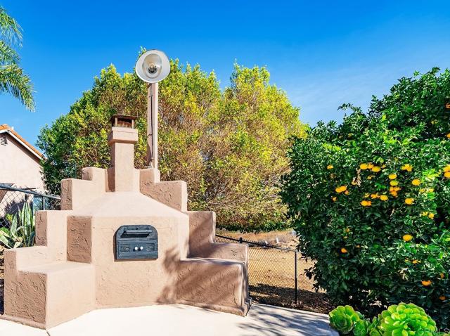 1185 Cedar Summit Drive, Ramona CA: https://media.crmls.org/mediaz/94fdcaf6-d69a-4b43-8bc1-06598919789c.jpg