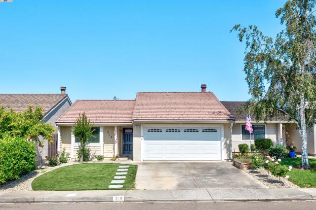 318 Lone Oak Dr, Pleasanton CA: https://media.crmls.org/mediaz/94fde079-cf7e-4295-a933-720479fc5553.jpg