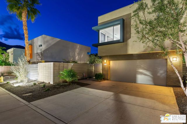 1062 Hunter Drive, Palm Springs CA: https://media.crmls.org/mediaz/94fe6e9c-d2bf-4ced-8c96-e8fb8ea4b999.jpg
