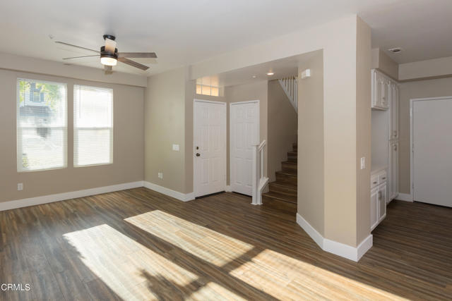 751 Paseo Nogales, Oxnard CA: https://media.crmls.org/mediaz/94fe84da-feb4-4579-a6a3-b29ad191b302.jpg