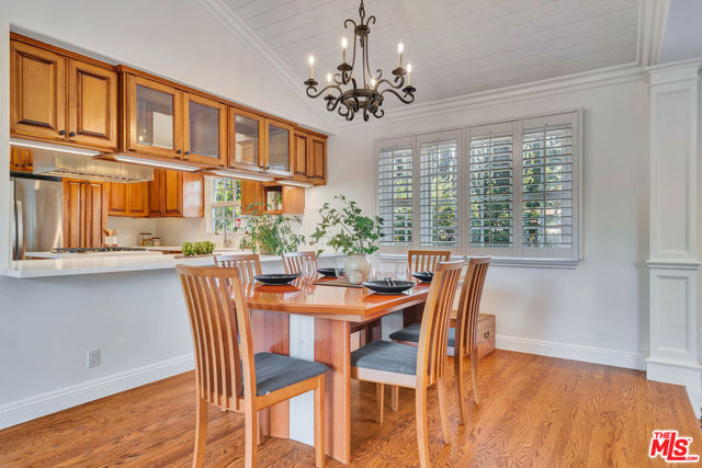 6001 Oakdale Avenue, Woodland Hills CA: https://media.crmls.org/mediaz/94fe99a7-4368-4acb-8bae-cfece48b443a.jpg