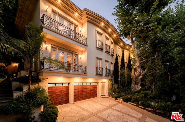 1350 Benedict Canyon Drive, Beverly Hills CA: https://media.crmls.org/mediaz/94fee837-8465-4a45-a498-0c749a68927d.jpg