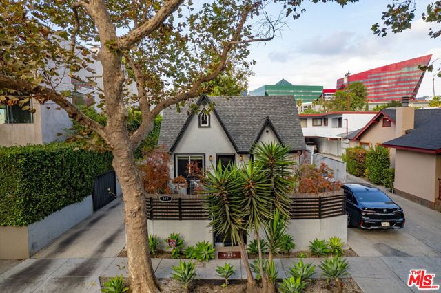 617 Westmount Drive, West Hollywood CA: https://media.crmls.org/mediaz/94feece8-c21e-480d-9729-5deb0a2e3599.jpg