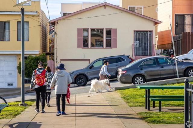 2629 San Jose Avenue, San Francisco CA: https://media.crmls.org/mediaz/94ff3dd3-d84c-4374-b65e-097d81a053b1.jpg