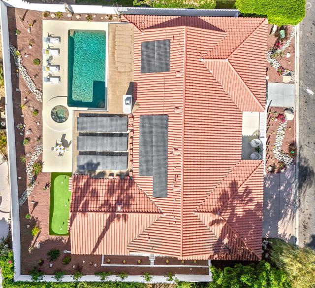 47215 Heliotrope Drive, Palm Desert CA: https://media.crmls.org/mediaz/94ff52d5-929f-4551-8e47-943baceb7b63.jpg