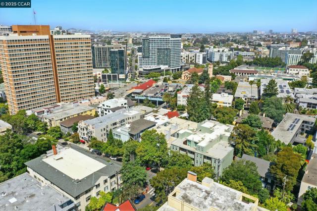 193 Montecito, Oakland CA: https://media.crmls.org/mediaz/94ffc8a4-1a0e-4bef-8dfb-77400dd66467.jpg