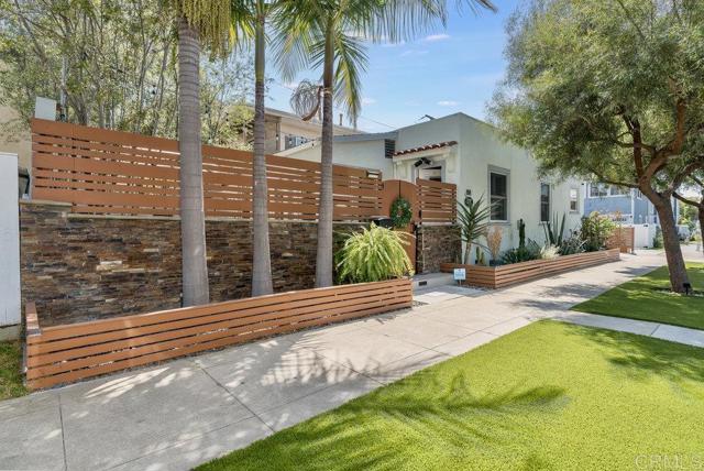 818 7th Street, Coronado CA: https://media.crmls.org/mediaz/95000da6-c623-4f96-9fb1-f938e44f069b.jpg