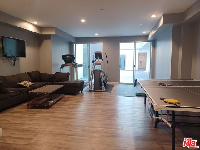 1101 S Harvard Boulevard, Los Angeles CA: https://media.crmls.org/mediaz/9500565f-c8ed-4f67-a989-d83340c48dd9.jpg