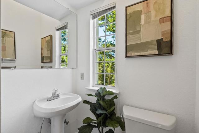 1910 Arrowhead Drive, Oakland CA: https://media.crmls.org/mediaz/95006d62-65ef-4e14-9ed2-1f021e4cb1f1.jpg