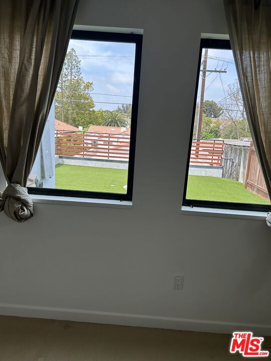 2917 Urban Avenue, Santa Monica CA: https://media.crmls.org/mediaz/950073fb-9e53-456c-9694-fea0da4ff799.jpg
